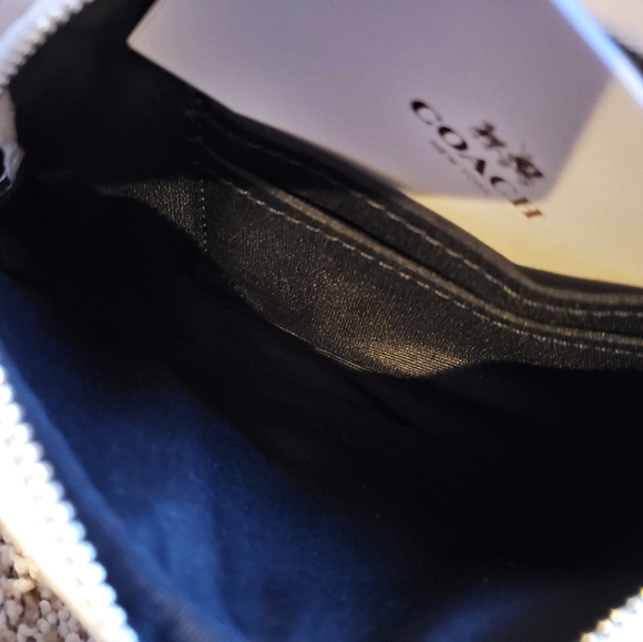 NWT COACH Snoopy crossbody bag F65195 - Picture 6 of 6